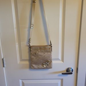 Cute Coach cross shoulder purse/satchel